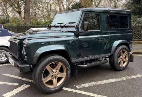 Land Rover Defender 