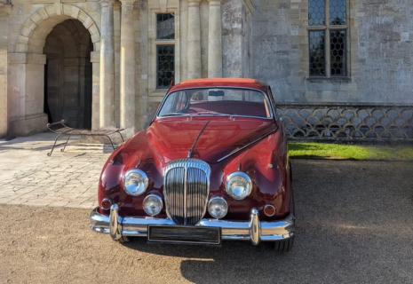 Daimler V8 250 Saloon