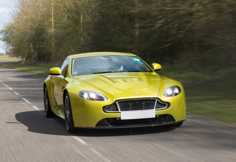 Aston Martin V12 Vantage AMR